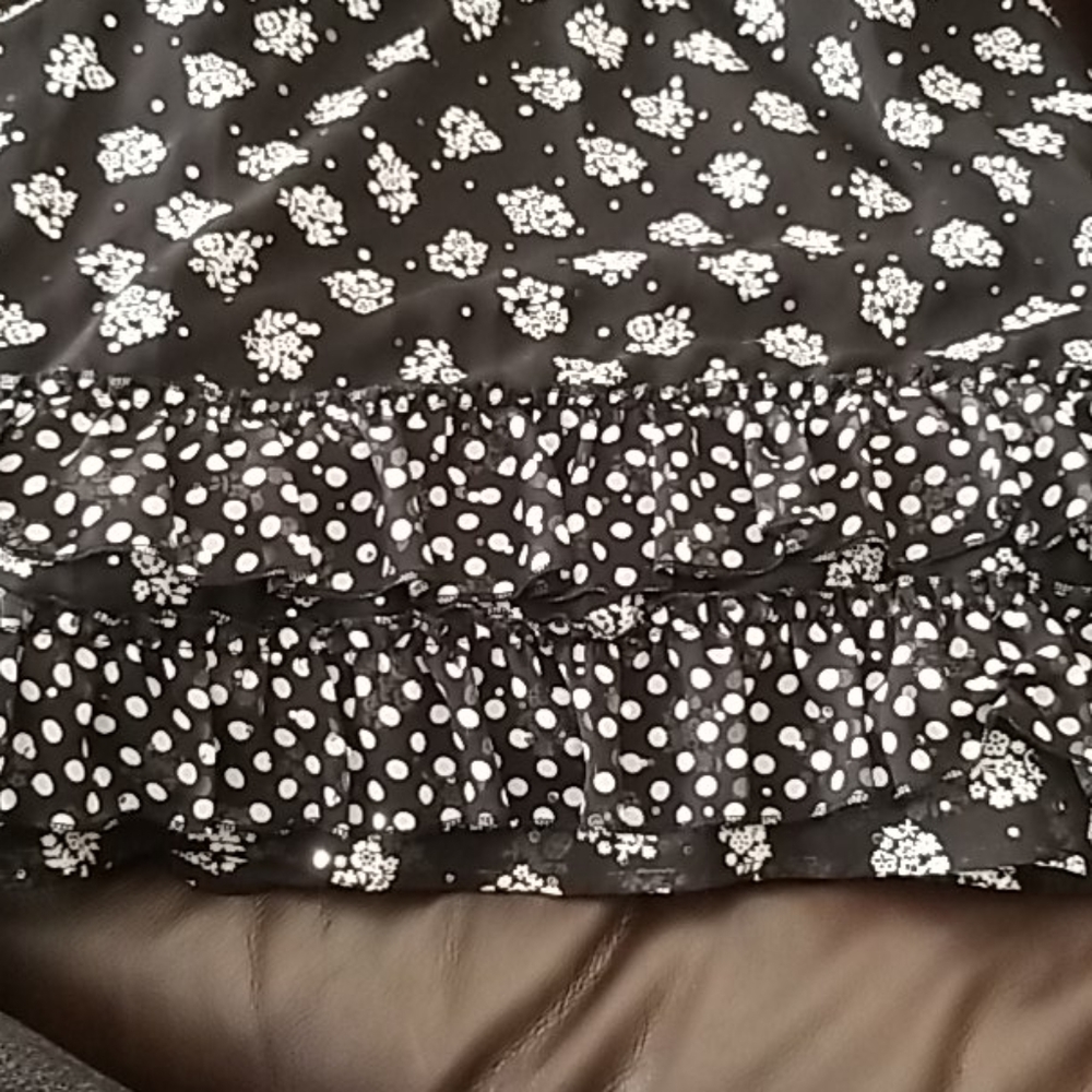 Beautiful dress - Picture 3 of 3